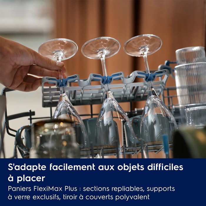S'adapte facilement aux objets difficiles à placer Paniers FlexiMax Plus : sections repliables, supports à verre exclusifs, tiroir à couverts polyvalent