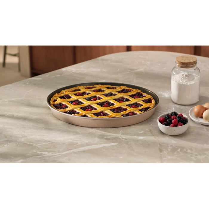 Easy2Clean Round Pie Tin for baking with non-stick ease.