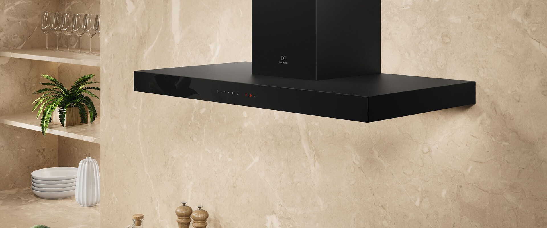 Une hotte noire fixée à un mur beige dans une cuisine.