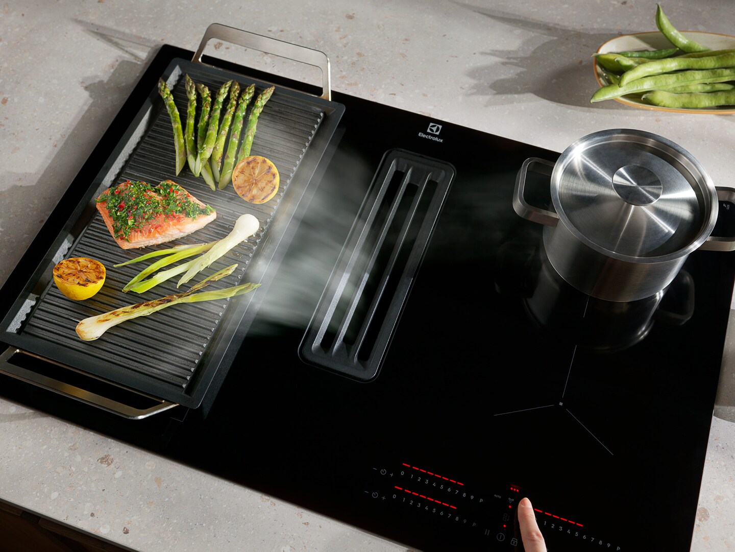 Taque avec hotte intégrée d'Electrolux